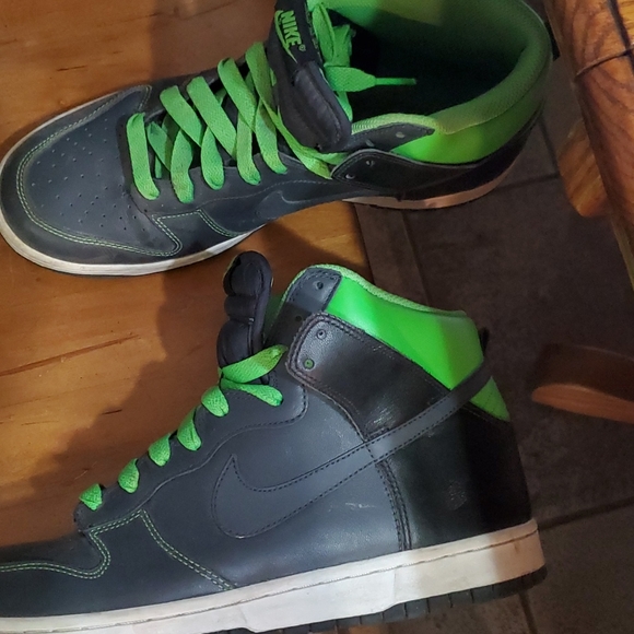 Sneakers - Picture 2 of 3